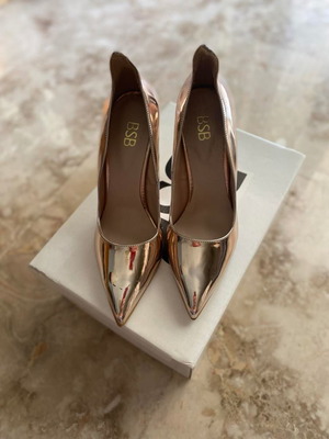 BSB heels size 36 new with defect gold