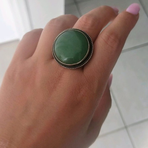 Silver round ring with green stone used, adjustable