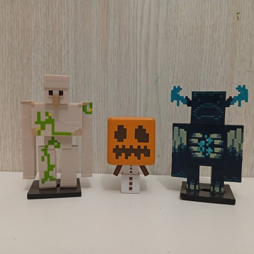 Minecraft Toppeez Warden 3D Figure Set used