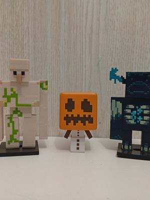 Minecraft Toppeez Warden 3D Figure Set used