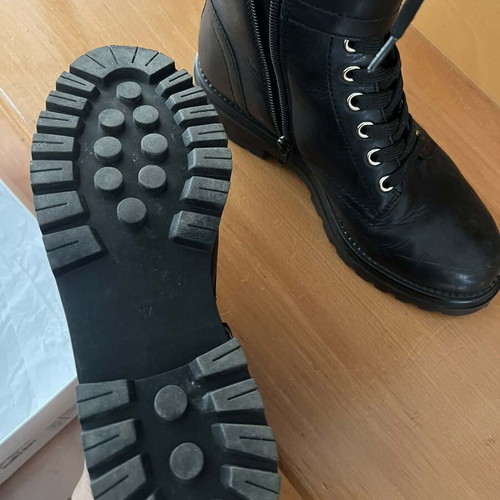 Steve Madden black leather boots like new, size 37