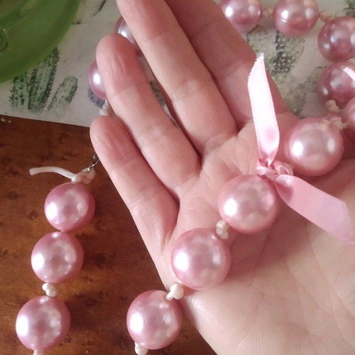 Vintage necklace authentic Dec 50 with pearls in pastel colors new