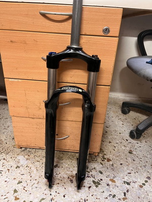 Suntour oil spring suspension with lock, rebound and preload for 29 wheel
