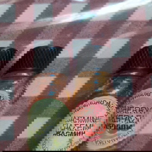 Αρωματικά έλαια κεράσι και γιασεμί μεταχειρισμένα