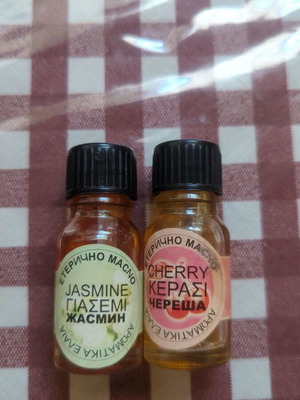 Αρωματικά έλαια κεράσι και γιασεμί μεταχειρισμένα