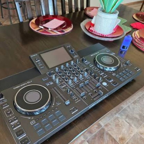 Denon SC Live 4 DJ controller