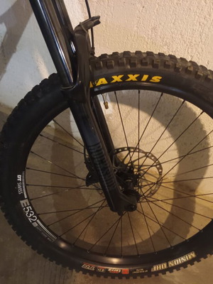 De Vinci Bicycle Like New, Black Mountain with Disc Brakes