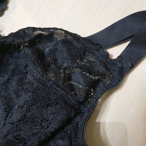 Lepel bra black 90 D new with lace and underwire