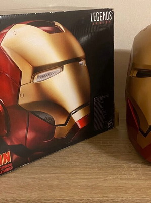 Електронна маска Iron Man Avengers в отлично състояние с кутия
