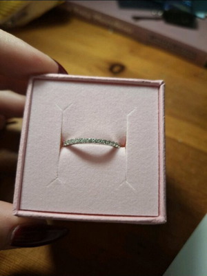 Swarovski ring like new, silver color