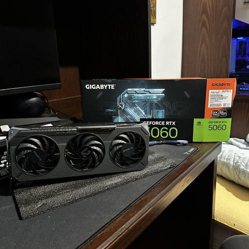 Gigabyte RTX 5060 8GB 3-fan graphics card like new