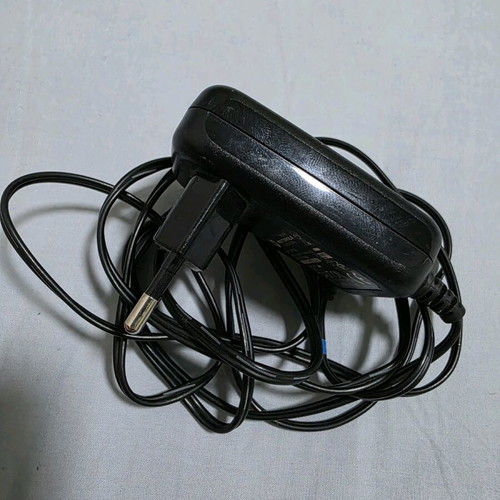 Motorola L9 used black mobile phone with charger