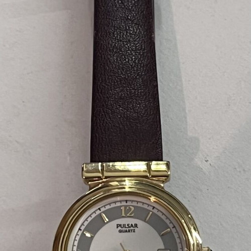 Pulsar vintage wristwatch 29mm like new, white