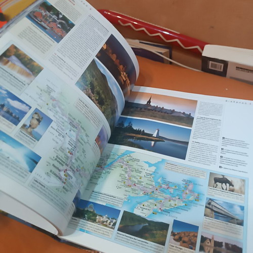 Globus Travel Encyclopedia USA & Canada volume 1 like new