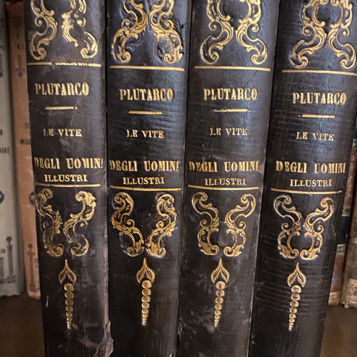 Plutarco Le vite degli uomini illustri 4 τόμοι μεταχειρισμένοι με δερματόδετη βιβλιοδεσία εποχής