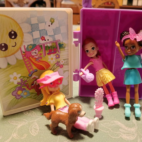 Polly Pocket figures used with 3 cases and keychain hanger