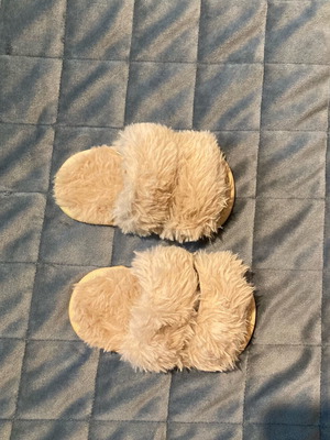 Baby slipper like new