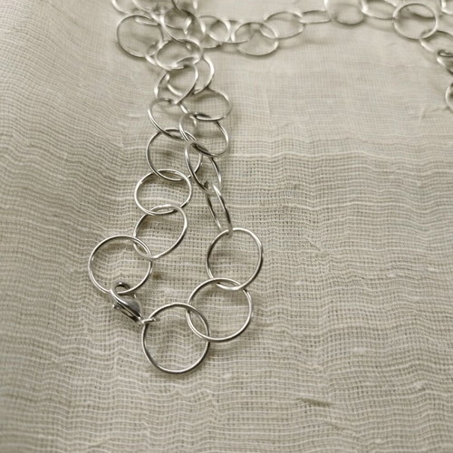 Necklace silver like new, long with clip