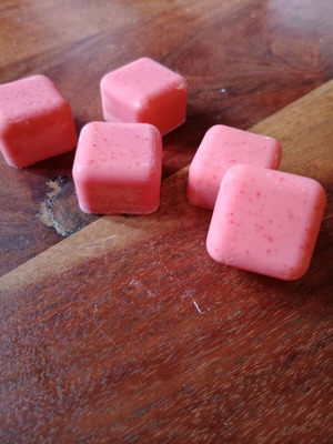 Wax melts 50g like new with velvet cashmere scent