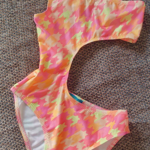 Tortue children's swimsuit size 6, like new, multicolor