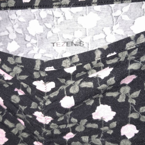 Tezenis black printed blouse like new with pink flowers