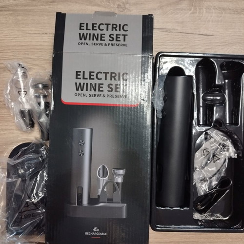 Electric wine accessory set new with rechargeable battery and charging cable