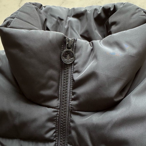 Adidas black puffer vest Small like new