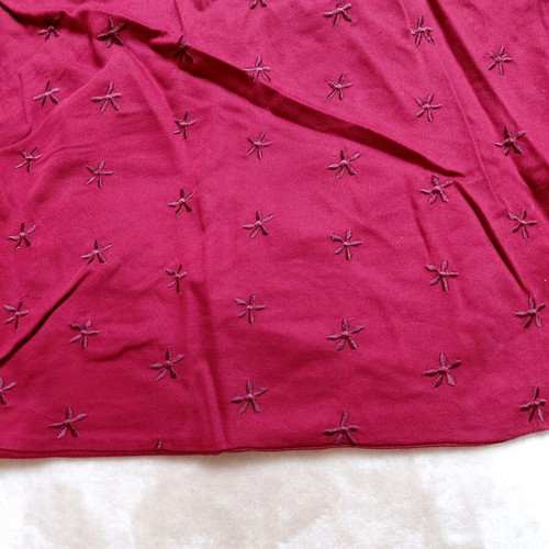 Single burgundy duvet cover like new with embroidered flowers