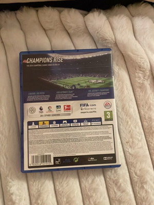 FIFA 19 PS4 lightly used