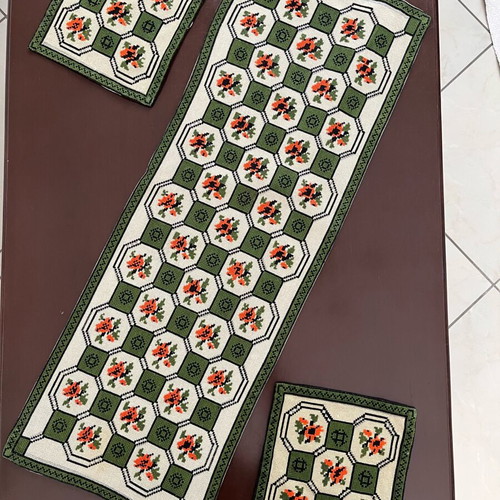 Handmade set of 3 embroidered table linens like new