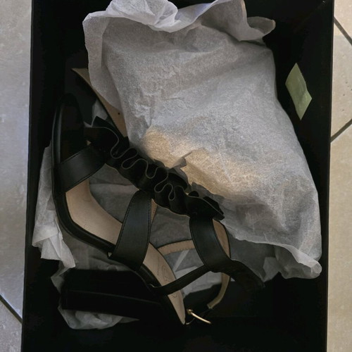 Kurt Geiger black sandals like new, size 38