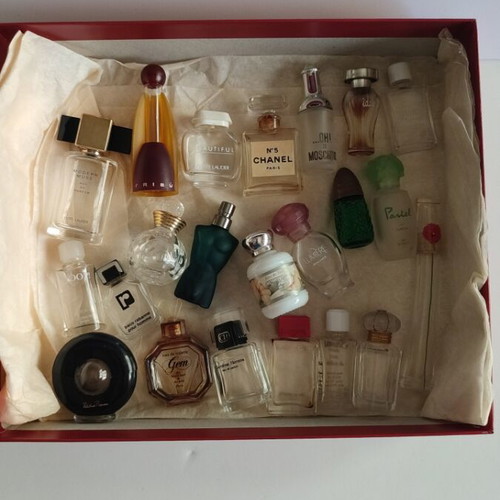Vintage perfume miniatures collection used, 21 empty bottles for collectors