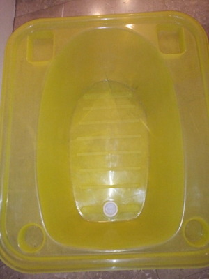 X-Treme baby bath used for home bathtub