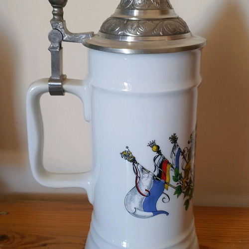 Collectible Bavarian Style Beer Stein with Metal Lid like new