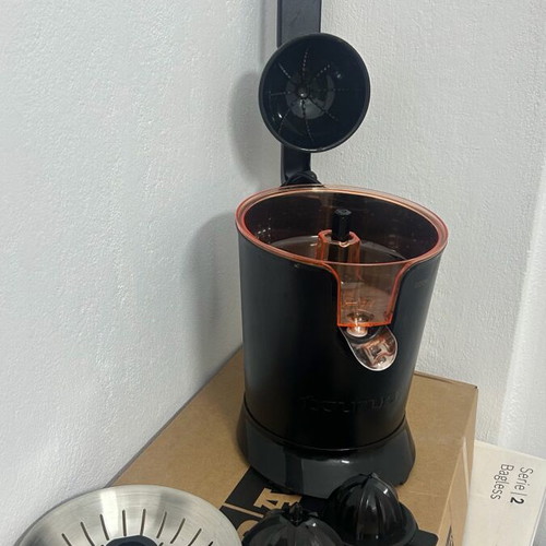 Taurus Easy Press 600W Electric Juicer new with warranty
