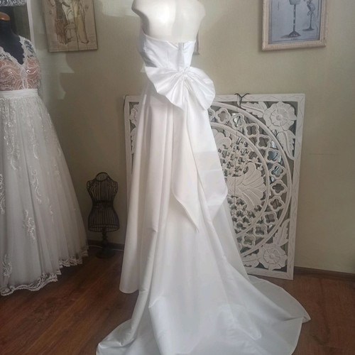 Handmade A-line wedding dress used, ivory satin with lace and pearls