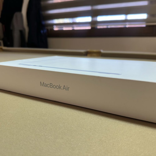 Apple MacBook Air 13" M5 16GB 1TB SSD brand new