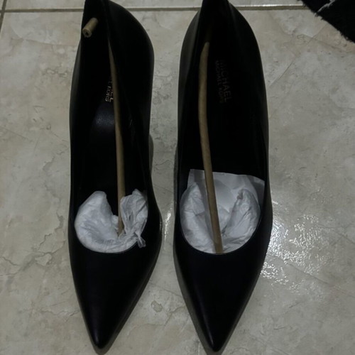 Michael Kors leather black pumps new size 40