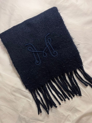 H&M scarf like new navy with tassels