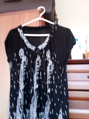 Sleeveless women's blouse long line L like new, black with white pattern