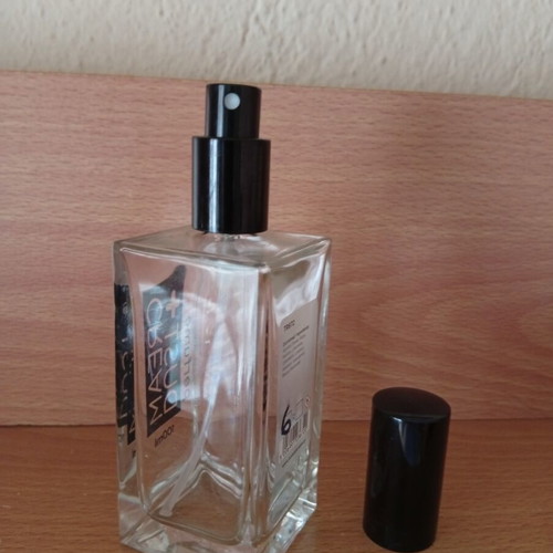 Perfume bottle 100 ml like new, refillable