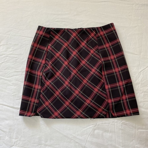 Mini skirt Pull & Bear medium used, black and red, zipper back, defect