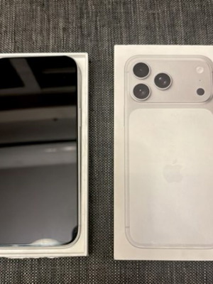 iPhone 17 Pro Max 256GB like new, gray, Apple iOS