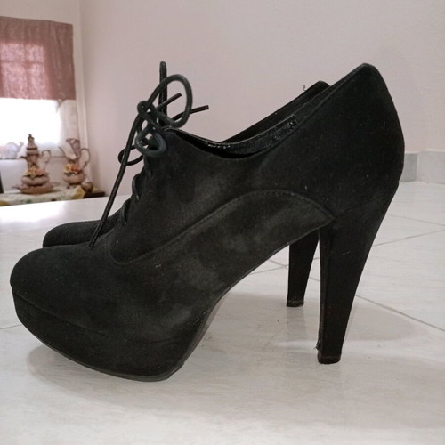 Suede pumps used black size 40 y2k with laces