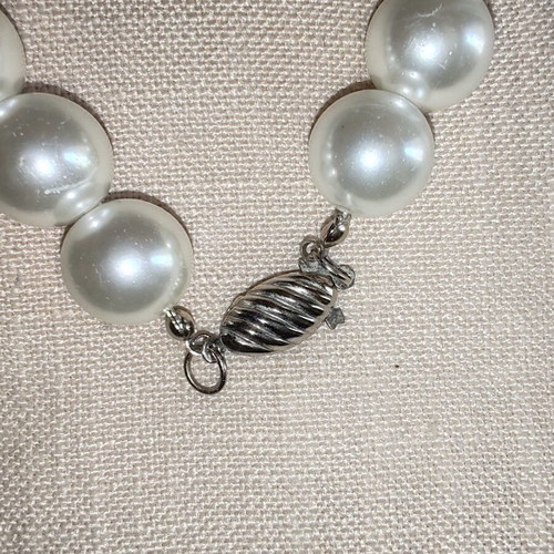 Vintage necklace with heavy glass pearls like new