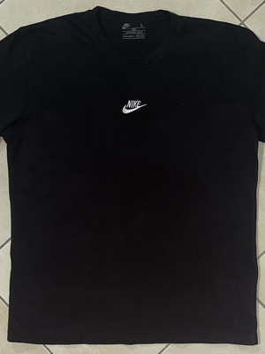 Nike Sportswear T-Shirt black loose fit embroidered Swoosh logo size L like new