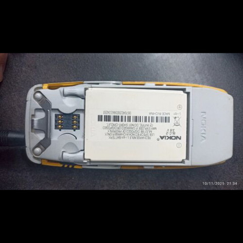 Nokia 3310 vintage with Y2K art Xpress-on cover used