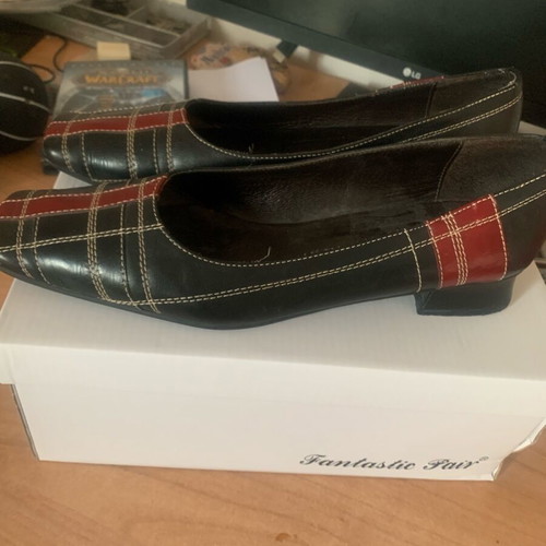 Hispanitas leather pumps like new, black and red, size 39