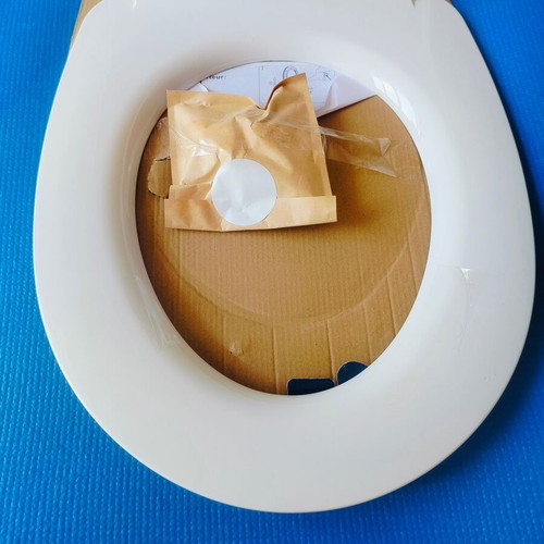 Toilet seat with soft-close mechanism, durable duroplastic, white new