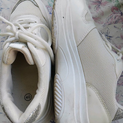 White athletic shoes with silver details like new, size 40